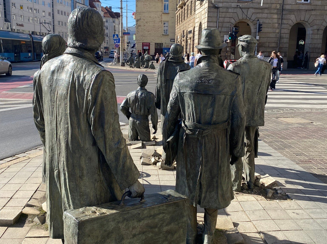 Monument to the Anonymous Passerby-弗罗茨瓦夫必去景点