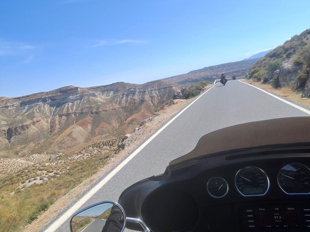 Rutas Moto Tours-萨洛夫雷尼亚必去景点