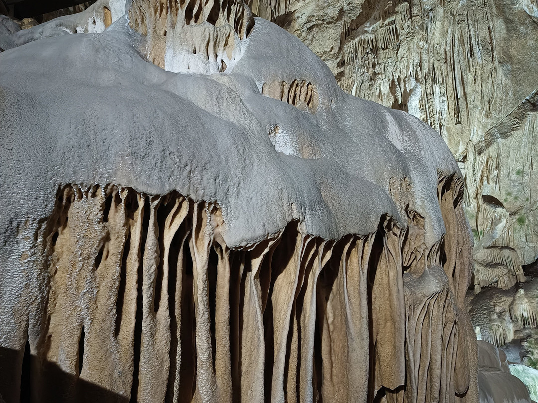 New Athos Cave-New Athos必去景点