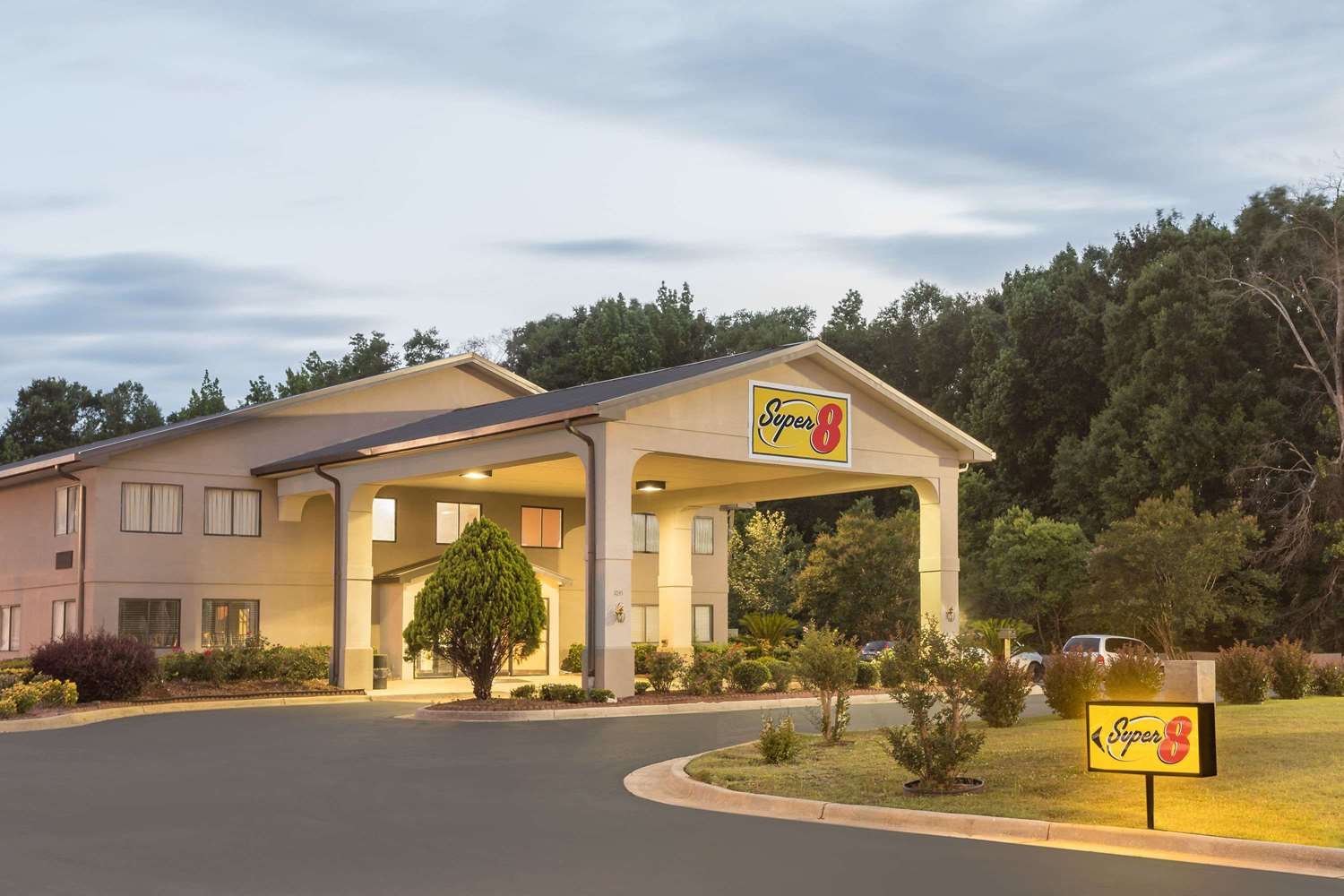 Super 8 by Wyndham Montgomery I-65-官方