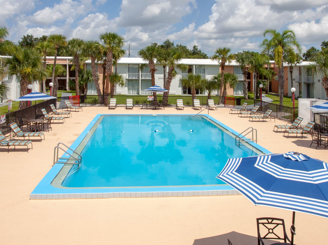 Stayable Suites Kissimmee East主图