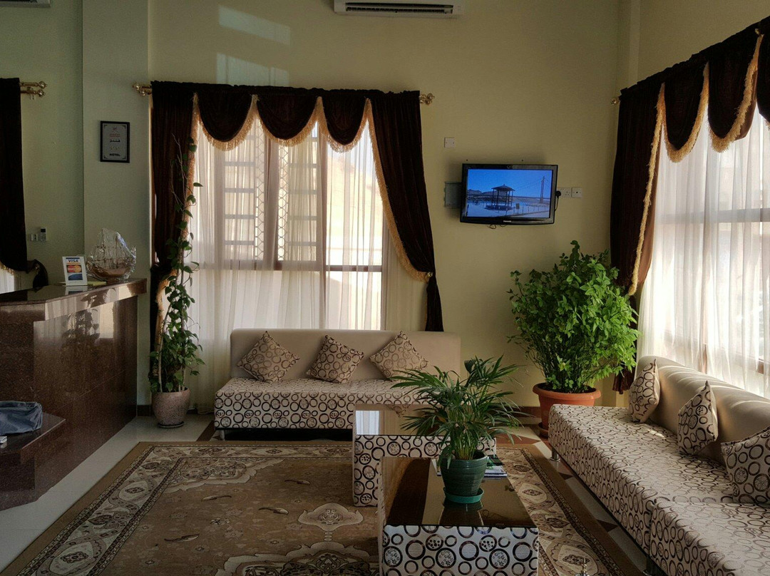 Sur酒店住宿-爱雅广场酒店