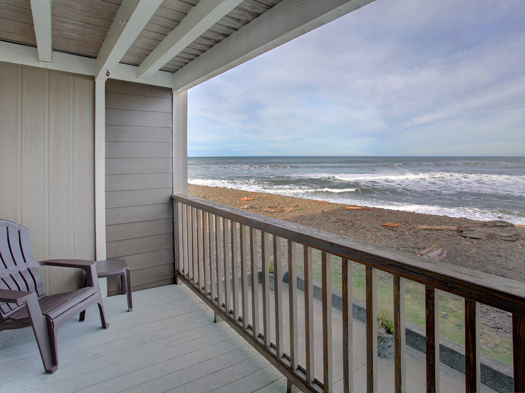 Lanai at the Cove主图