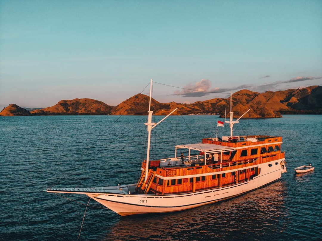 deny touring to komodo-Batu Cermin必去景点