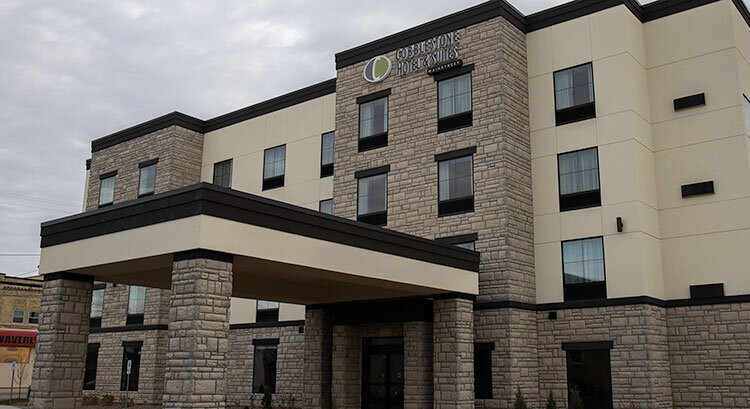 Cobblestone Hotel & Suites - Two Rivers