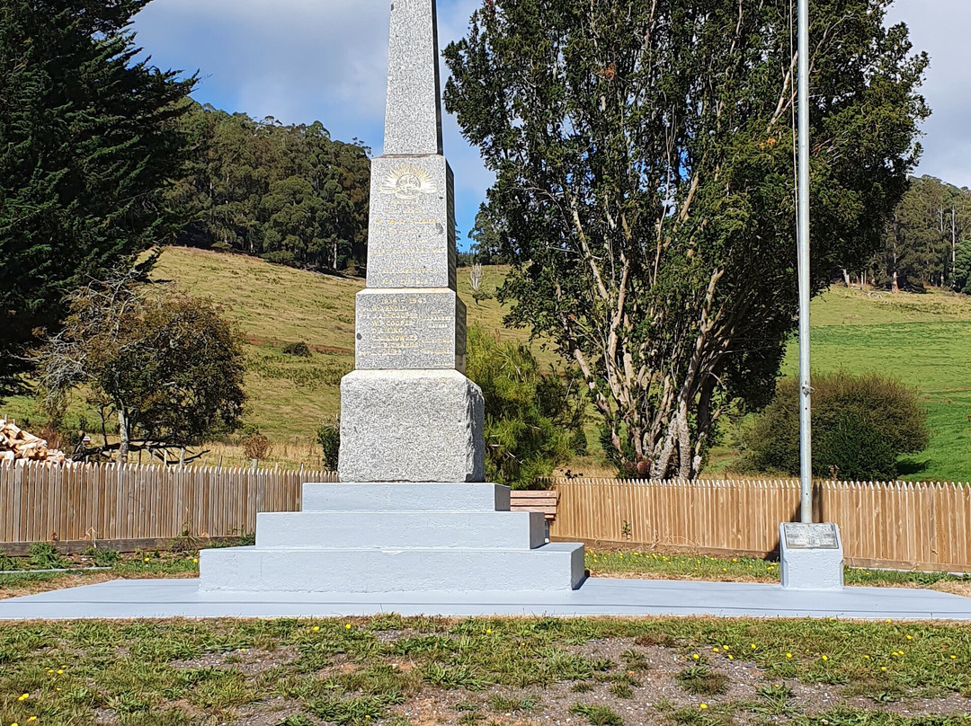 Wilmot War Memorial-Wilmot必去景点