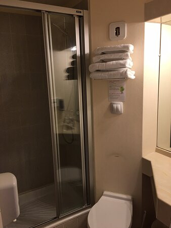 Brit Hotel Les Evens主图