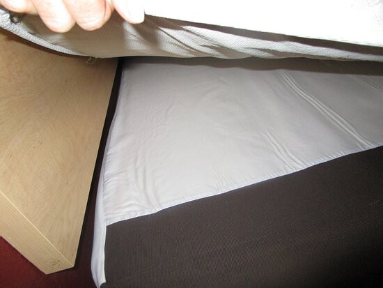 路易斯维尔红屋顶酒店主图