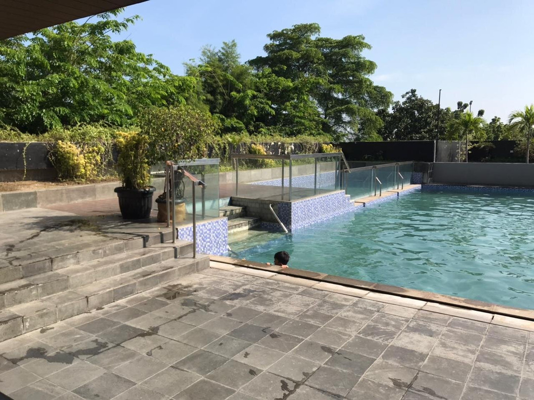 Ayola First Point Hotel Pekanbaru主图