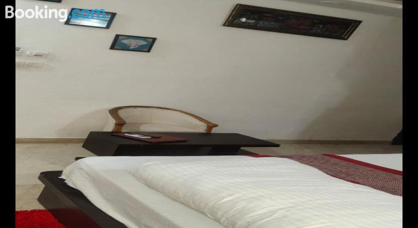 OYO 82362 Suraj Plaza Hotel
