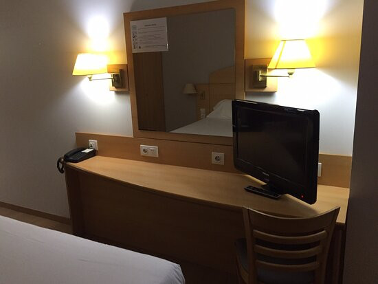 马德里阿尔卡拉德埃纳雷斯康铂酒店主图