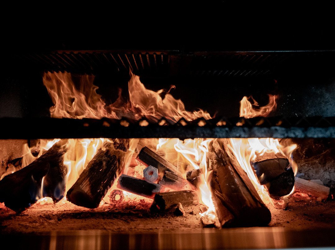 Politiko餐馆和美食-Salt & Fire