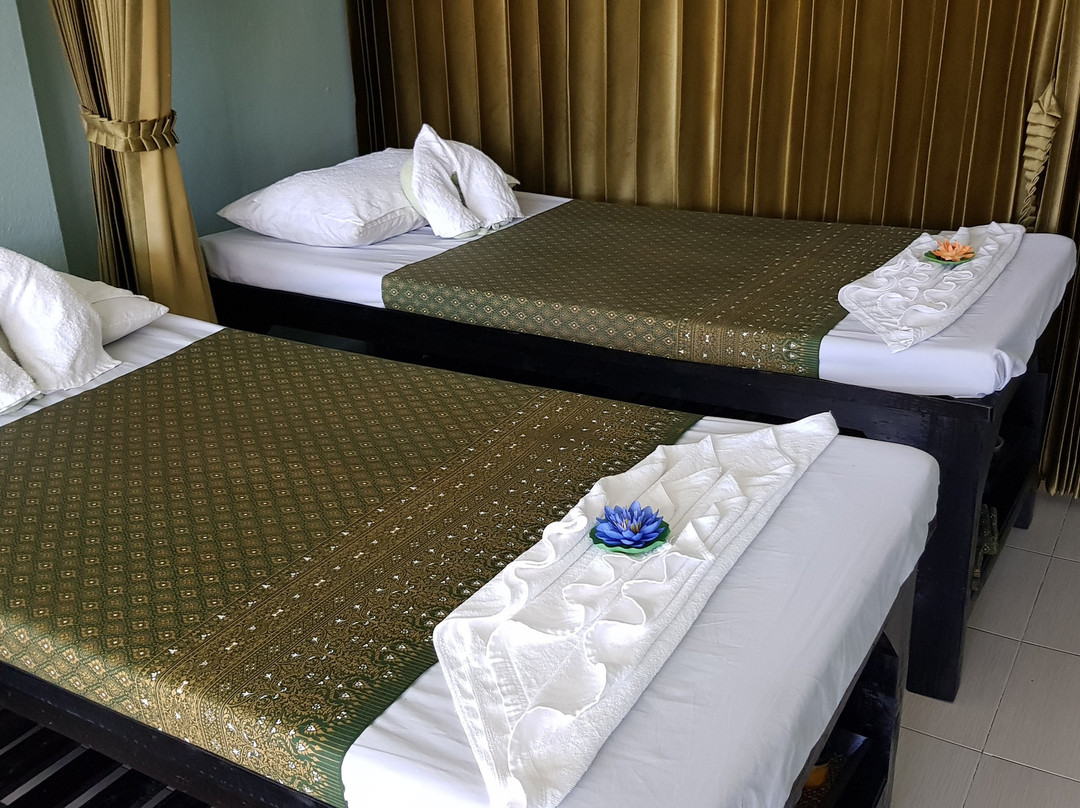 Golden Hands Massage & Spa景点图片