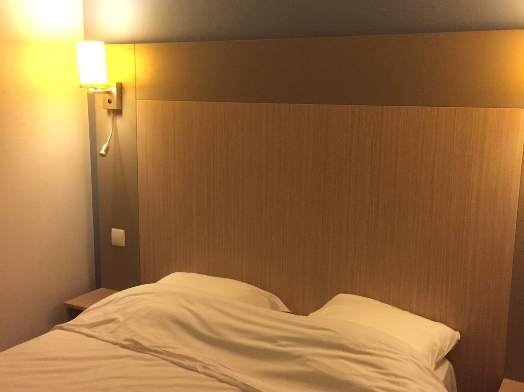 伊撒布海岸皮埃尔假日公寓酒店主图