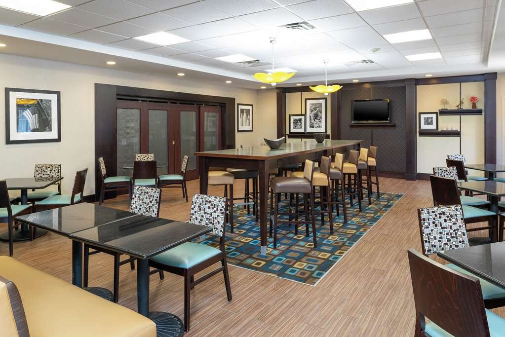 Hampton Inn & Suites Cleveland-Airport/Middleburg Heights主图