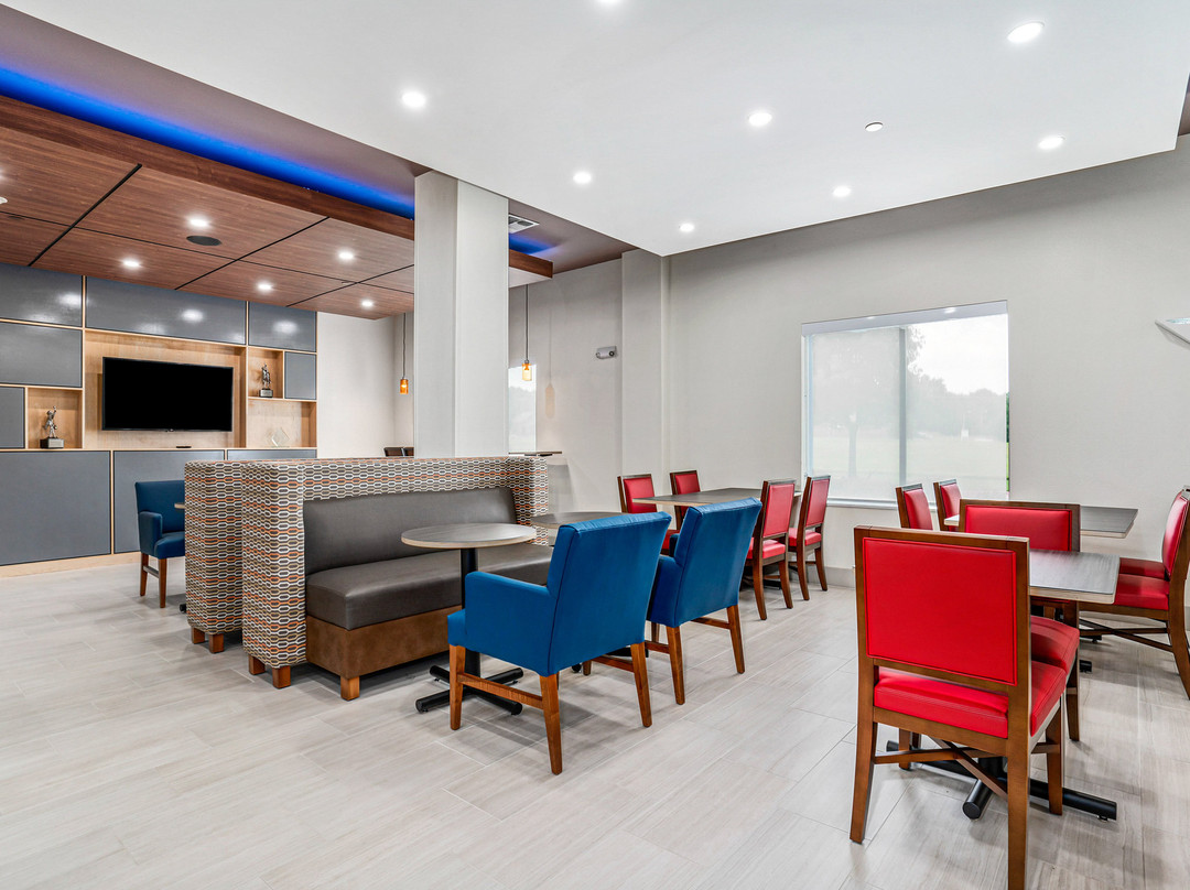 Holiday Inn Express & Suites Van Buren-Ft Smith Area by IHG主图