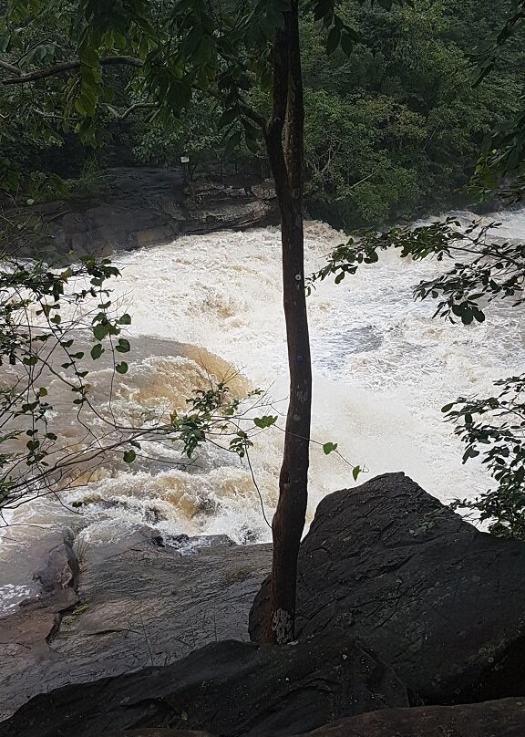 Huai Chan Waterfall景点图片