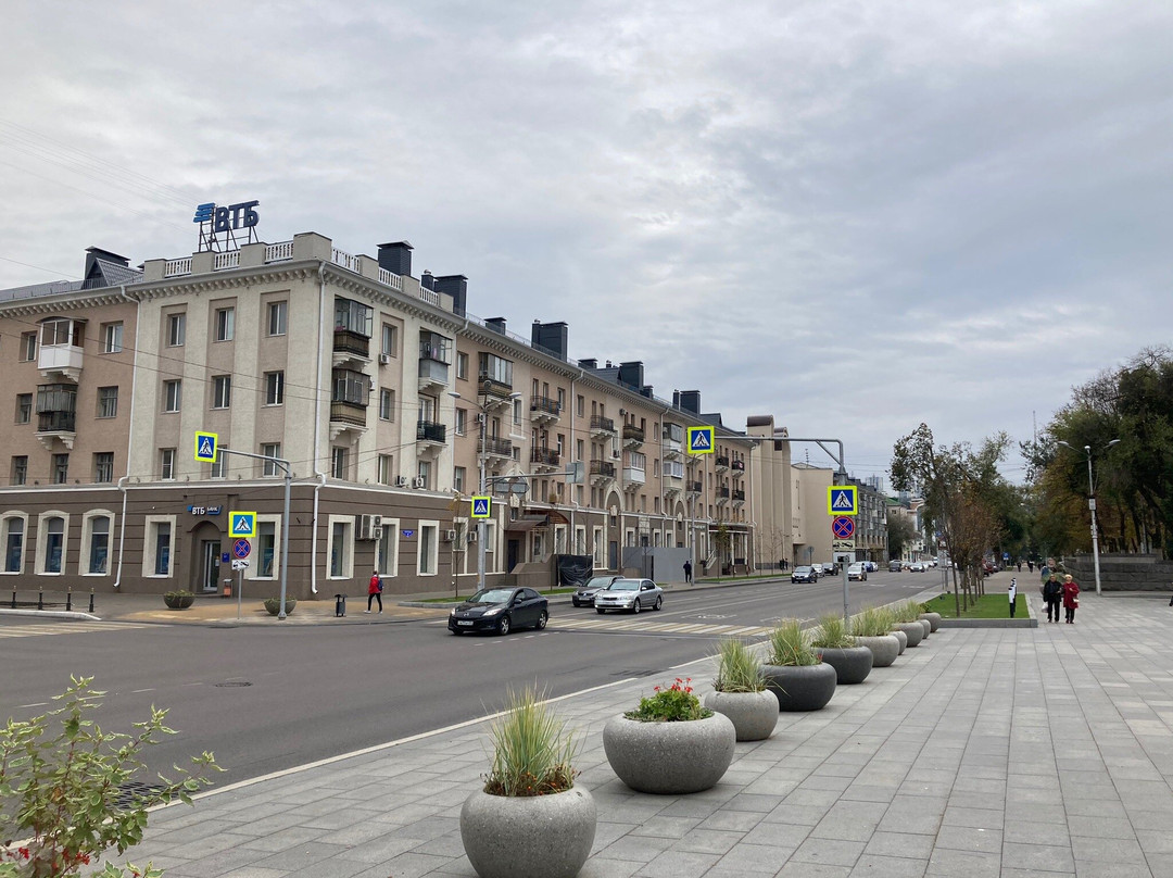 Sobornaya Square景点图片