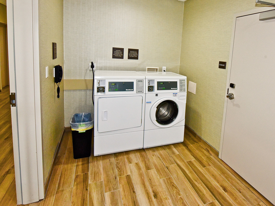 Hampton Inn Kirksville主图