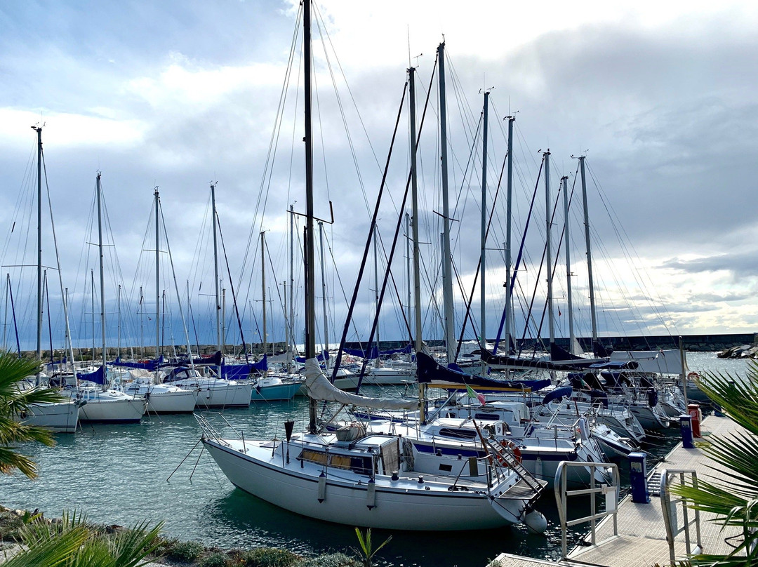 Porto Turistico-San Bartolomeo al Mare必去景点