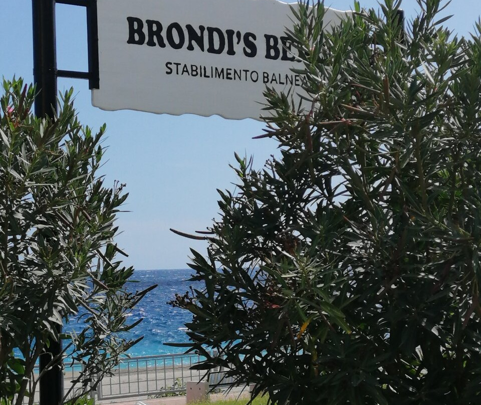 Brondi's Beach-Montepaone必去景点