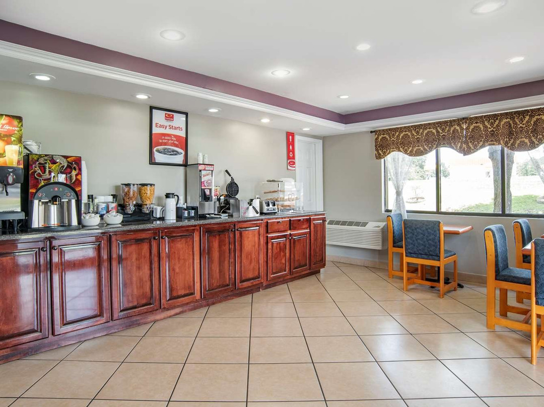 Econo Lodge Inn & Suites主图