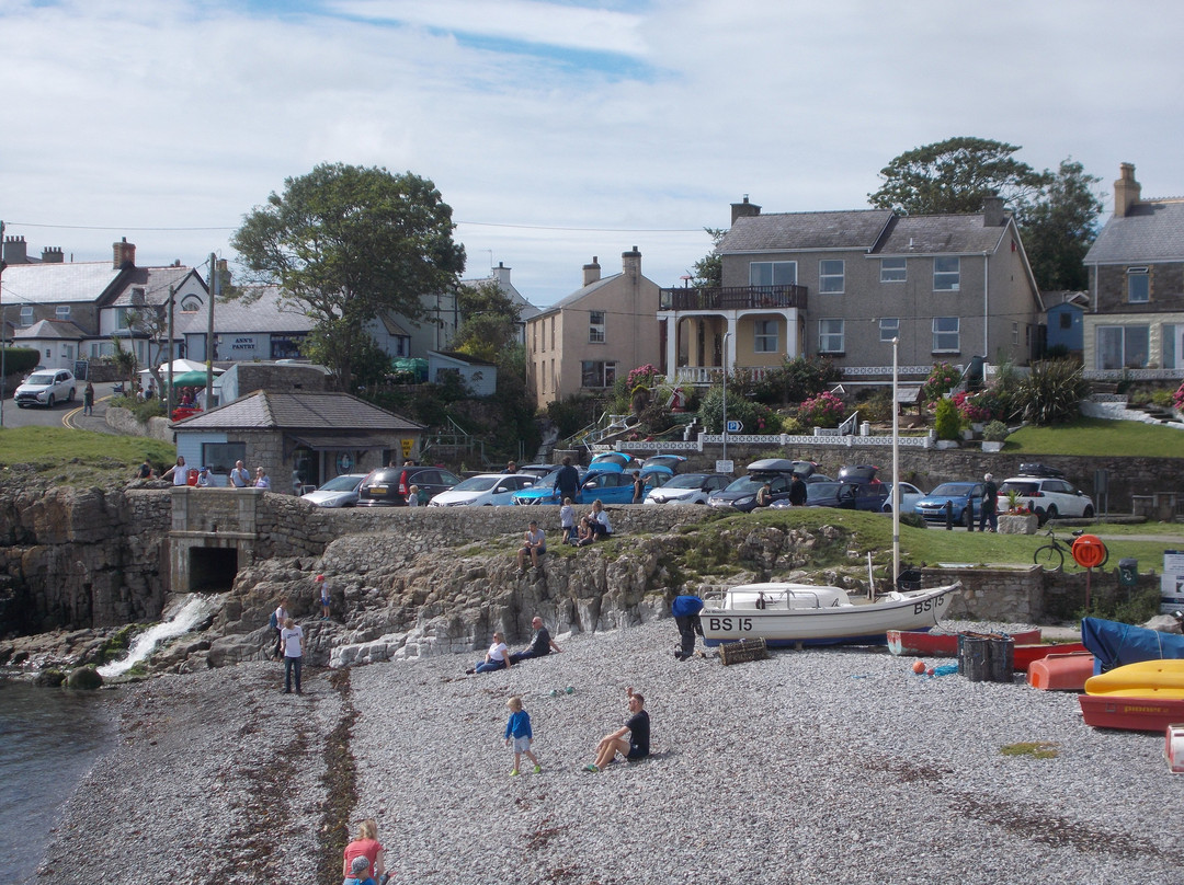 Moelfre Beach景点图片