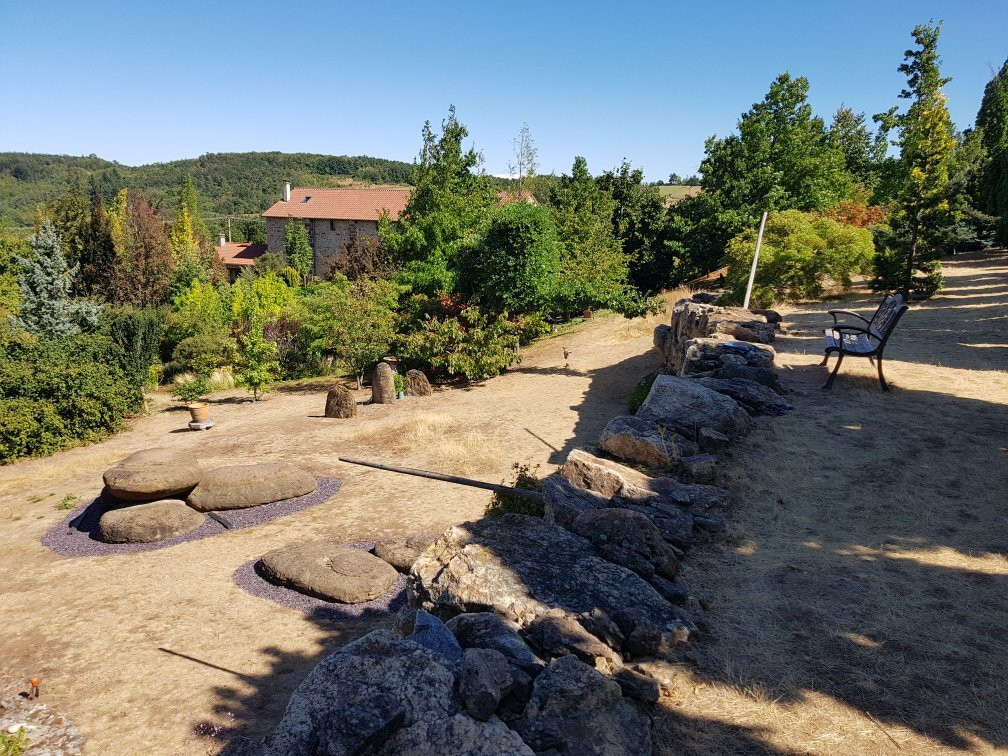 Jardin La Terre Pimprenelle-Alboussiere必去景点