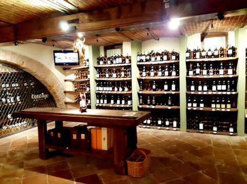 I Piaceri del Gusto-阿尔巴必去景点