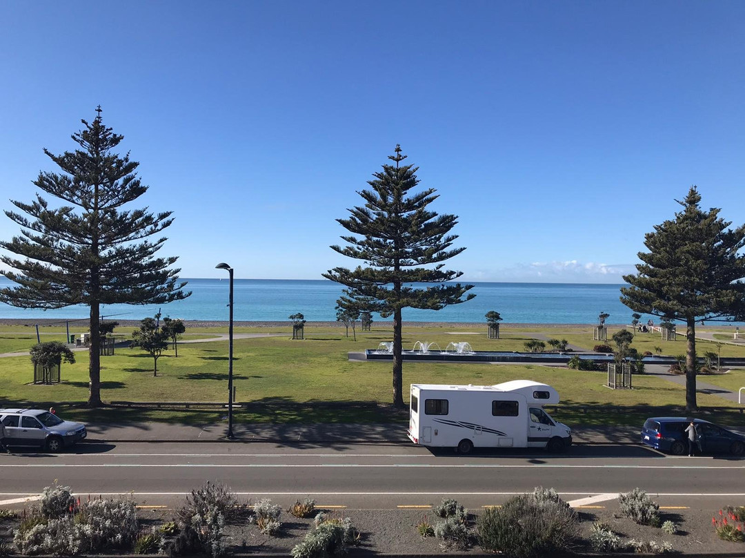 Pebble Beach Motor Inn主图