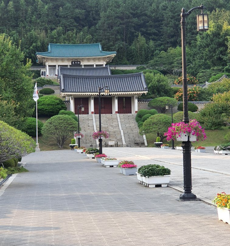 Chungnyeolsa景点图片