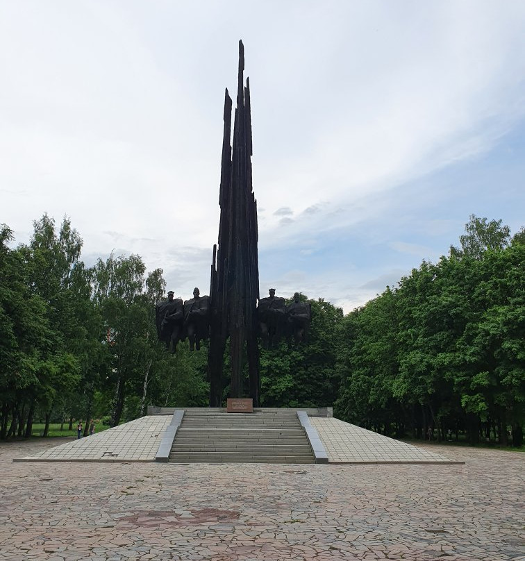 Monument to Soviet-Polish Arm Community景点图片