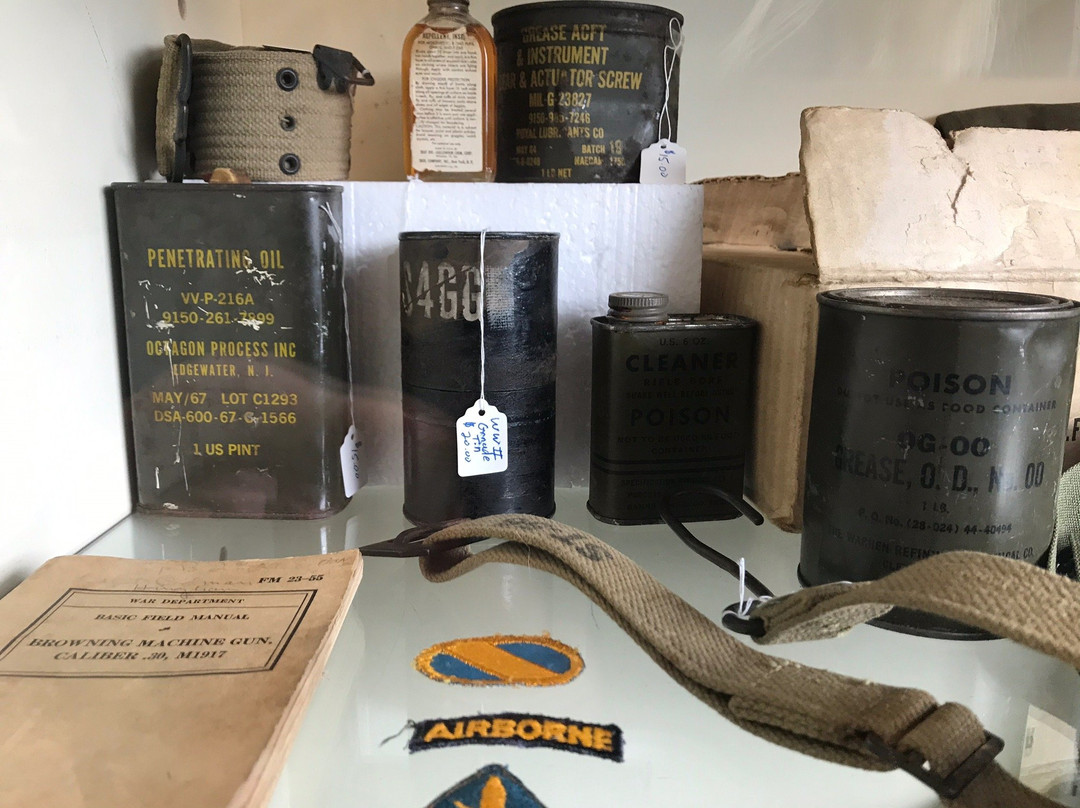 We Buy And Sell Antiques景点图片