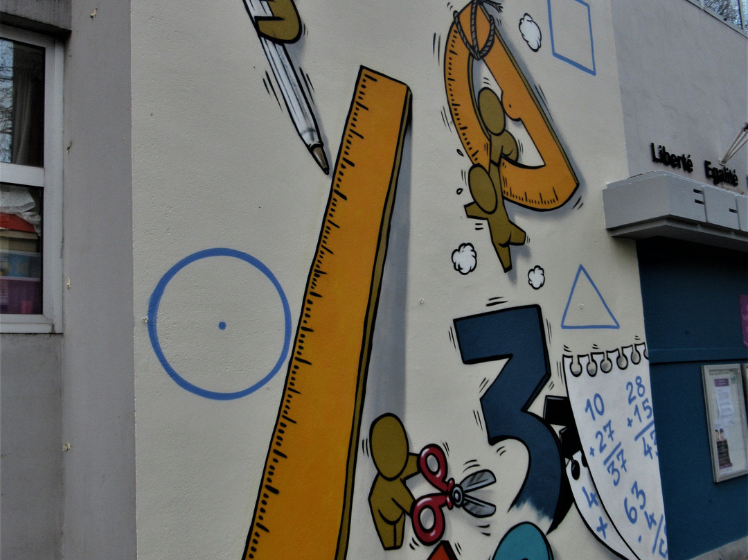 Fresque "Ivres livres"-阿尔福维尔必去景点