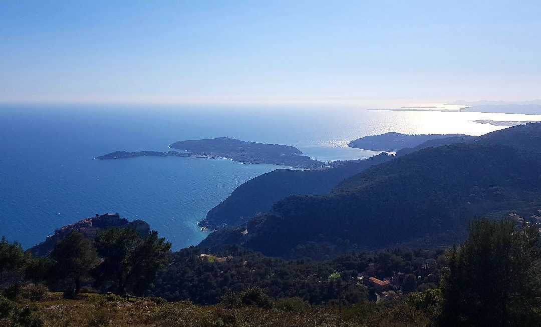 Fort De La Revère-埃兹必去景点