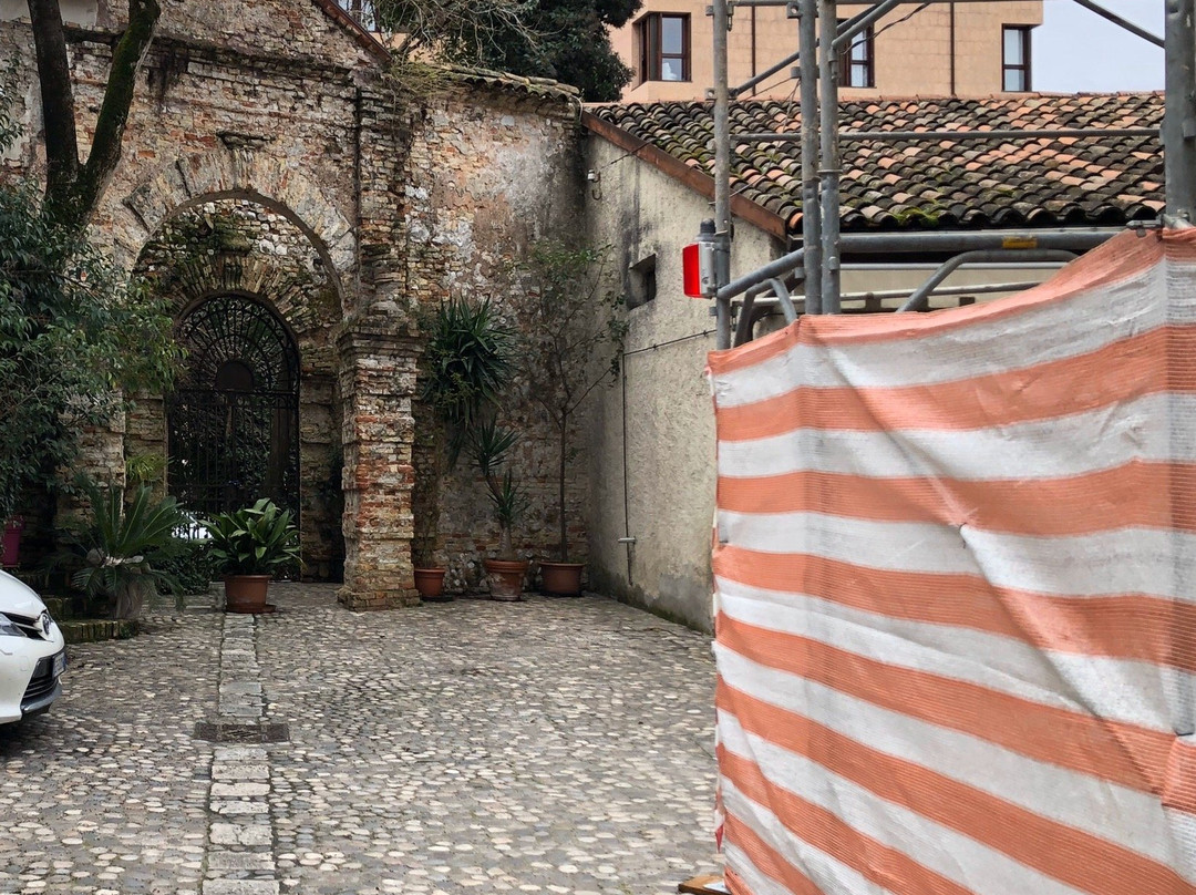 Palazzo Popaite Torriani Policreti-波代诺内必去景点