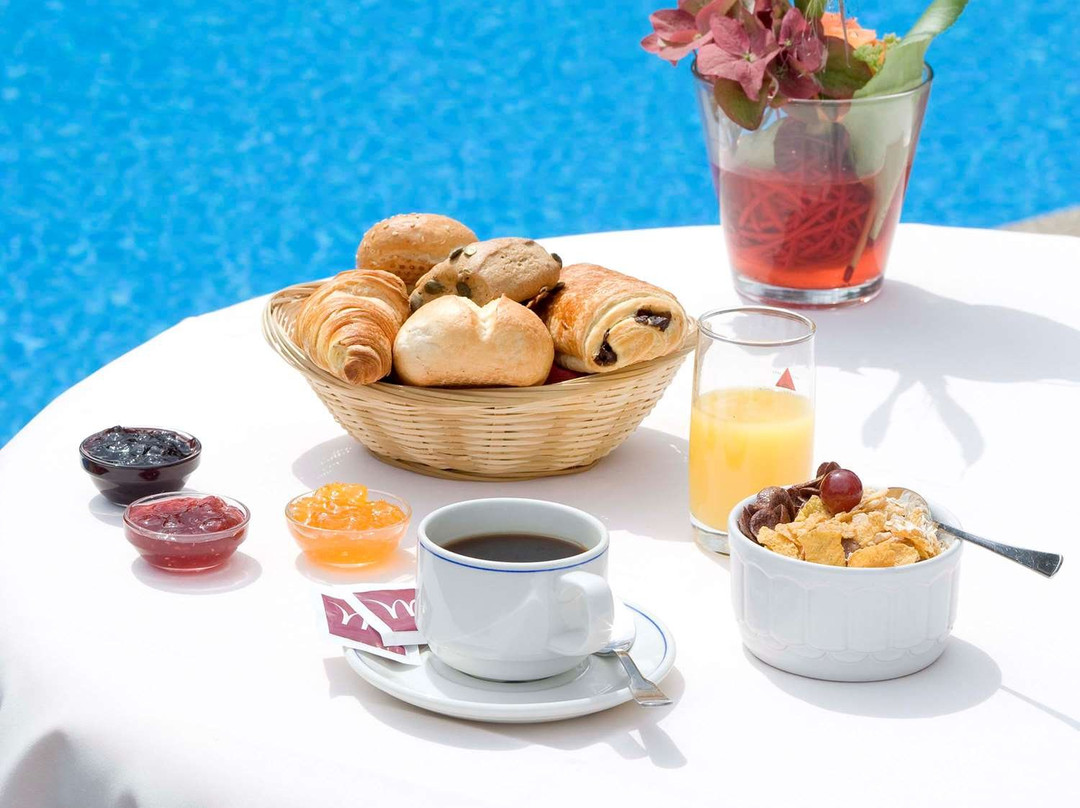 波恩哈德伯格美居酒店主图