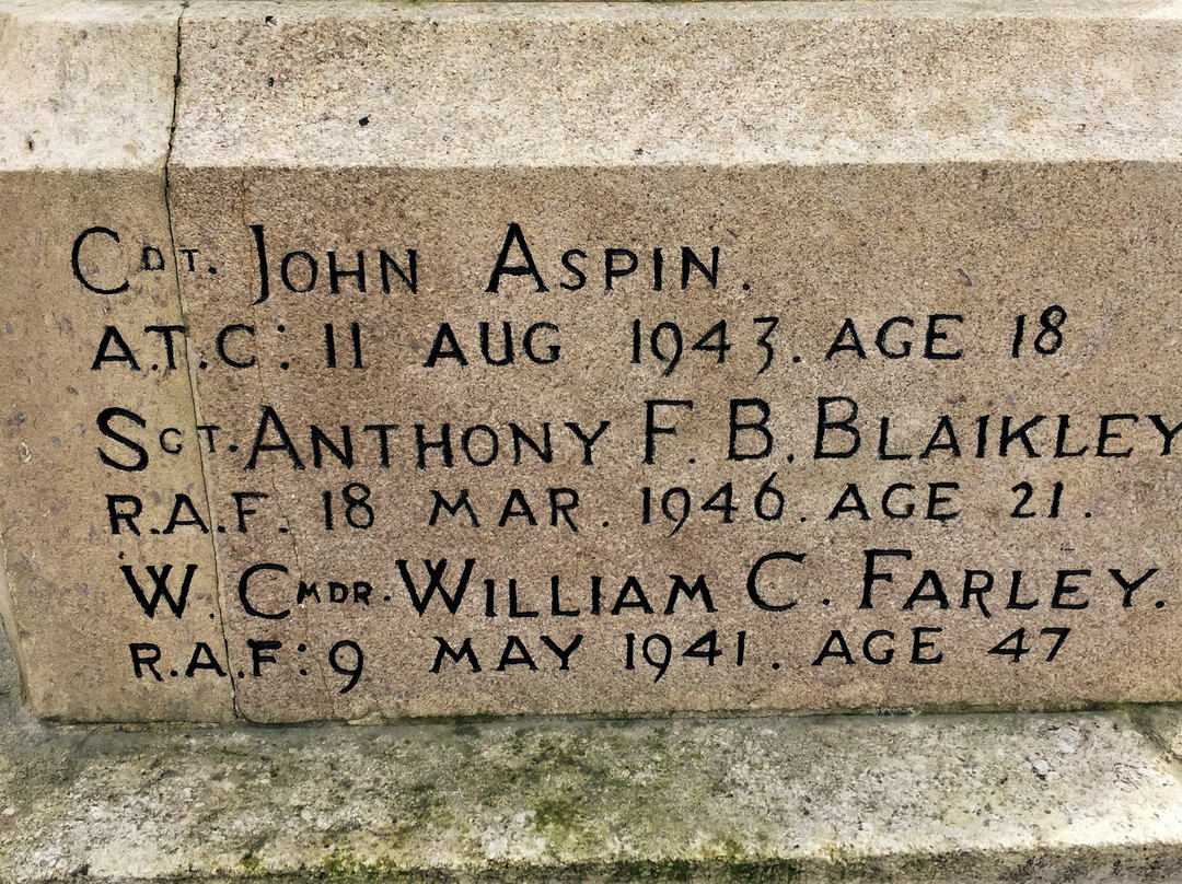 Burwash War Memorial景点图片