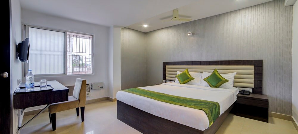 Treebo Trip White Woods主图