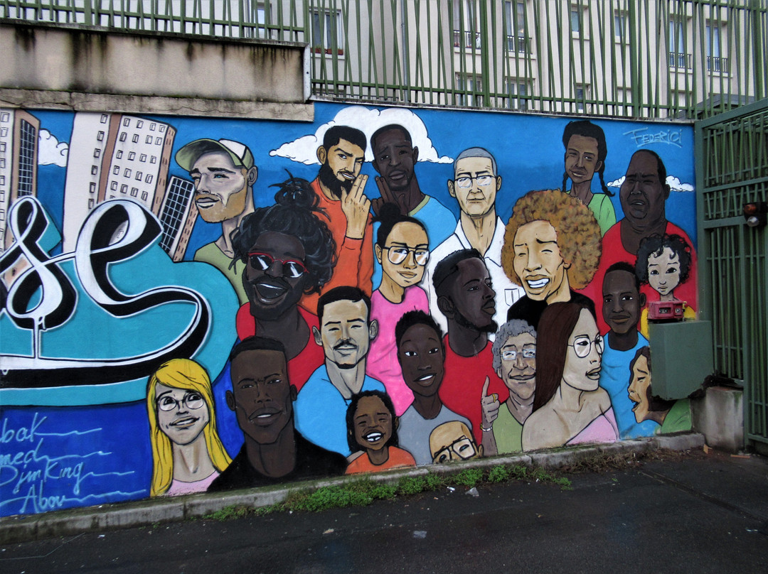 Fresque "Henri Barbusse"-Choisy-le-roi必去景点