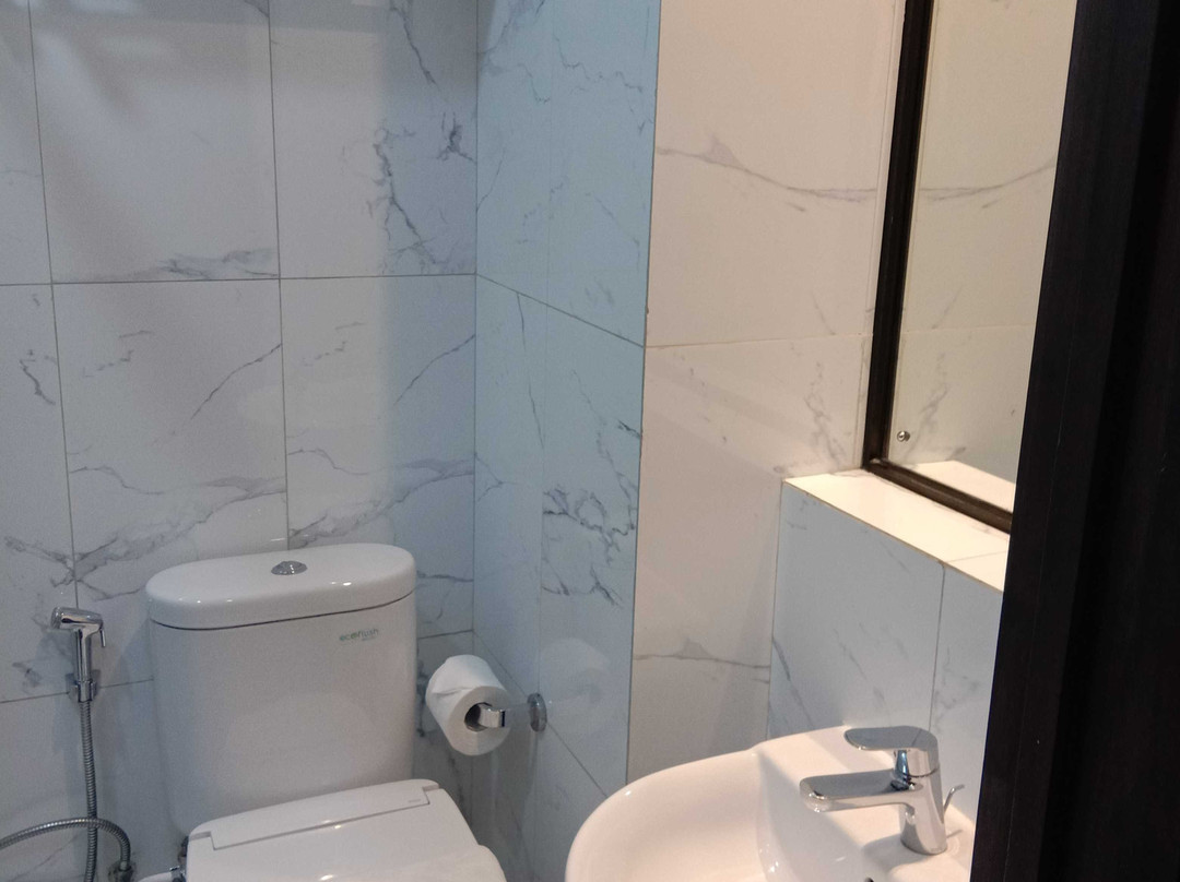 Front One Boutique Karawang主图