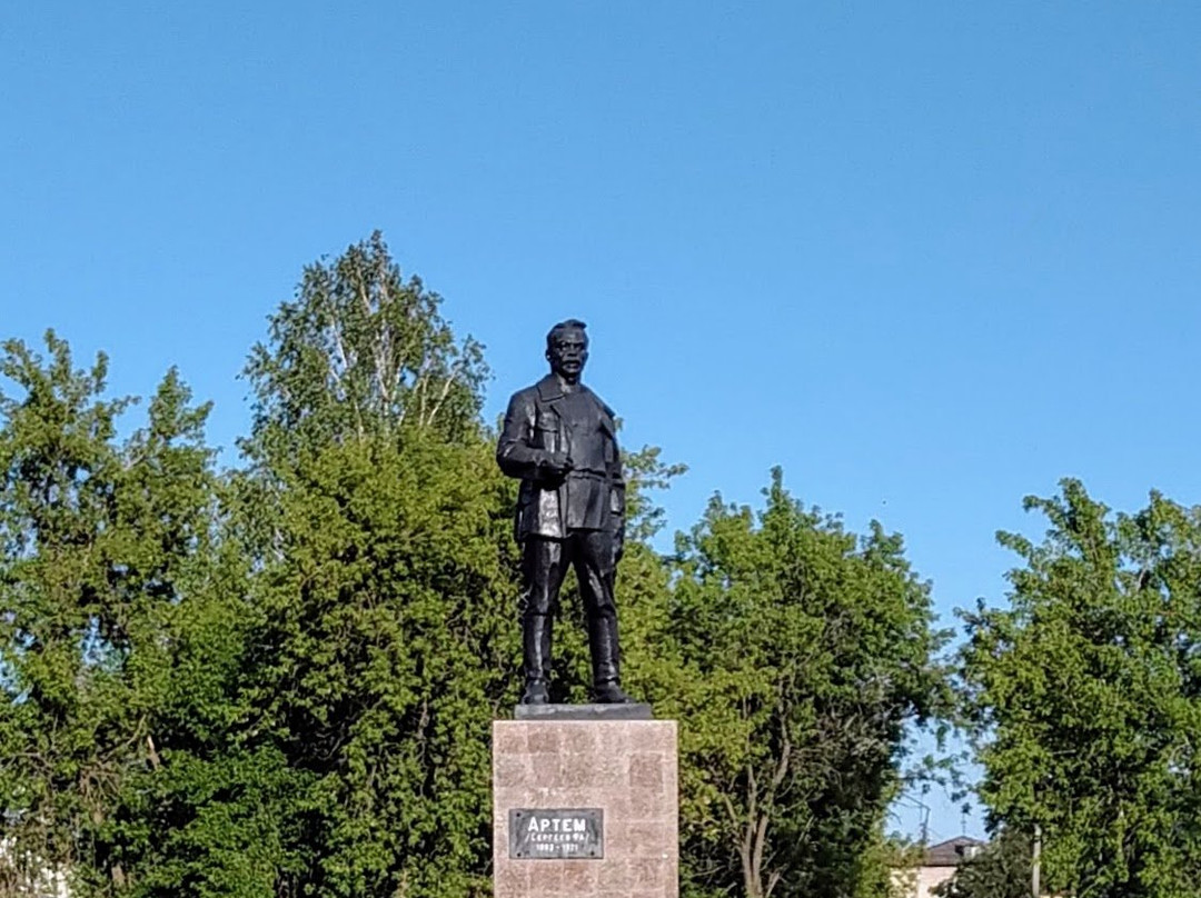Monument to Artyom景点图片