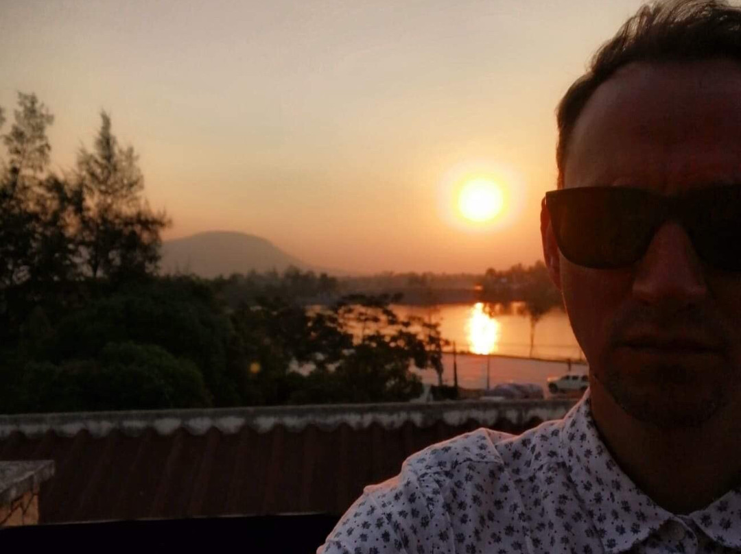 库尔贡布旅馆主图