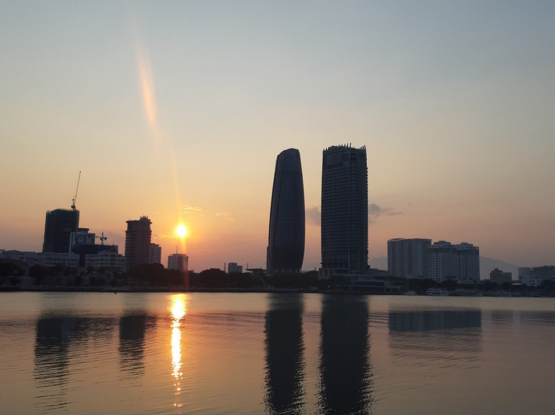 达南河畔酒店主图