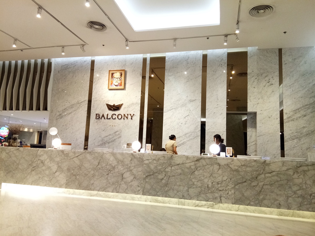 是拉差阳台海滨服务式公寓酒店主图