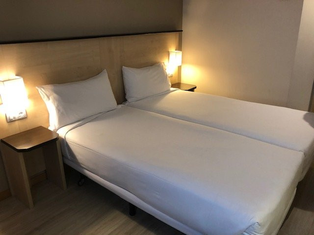 钟楼马德里拉斯罗萨斯酒店主图