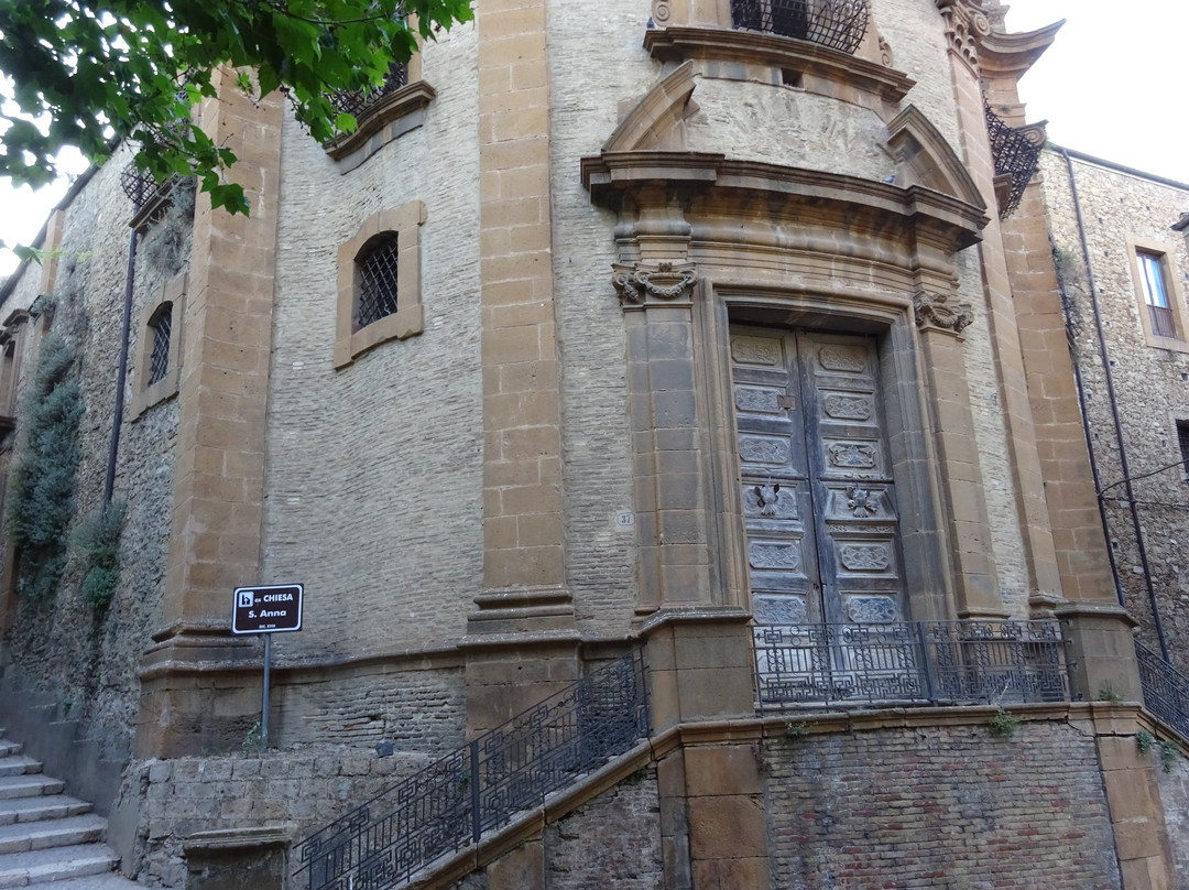 Chiesa e Convento di S. Anna-皮亚扎－阿尔梅里纳必去景点