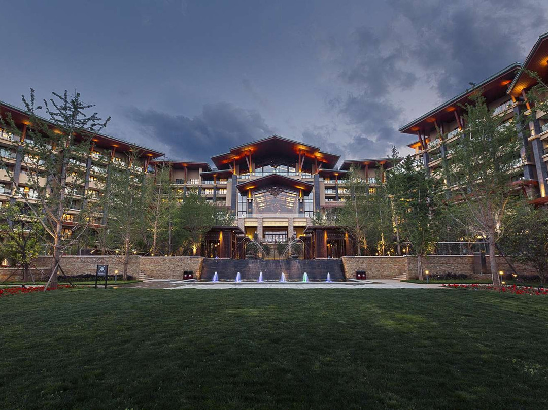 大理实力希尔顿酒店主图