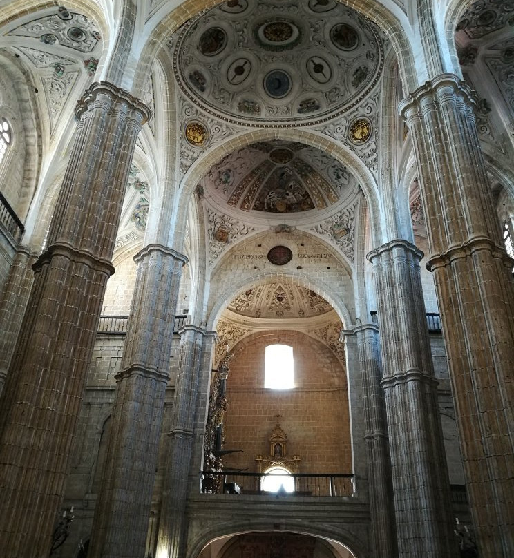 Iglesia de Santiago de Los Caballeros景点图片