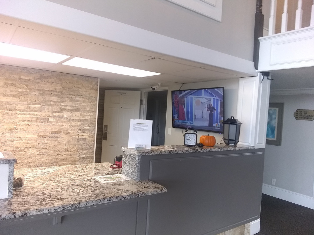 At Home Inn & Suites主图